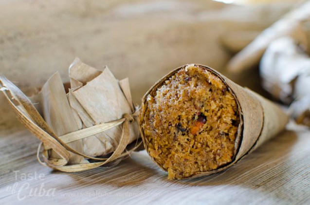 Coconut with honey and almonds cone. Cucurucho de coco con miel y almendras.