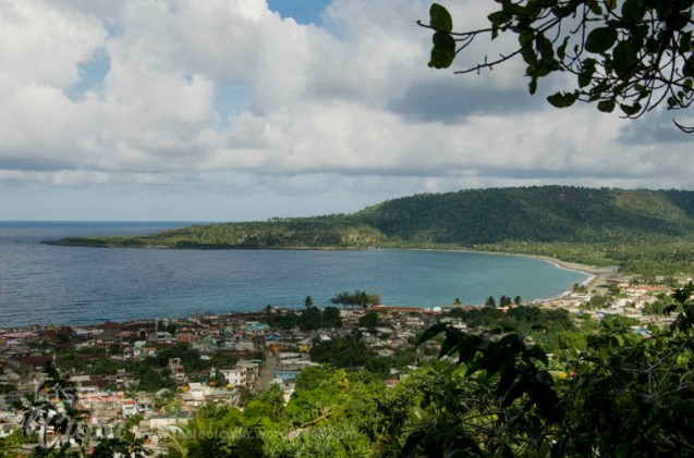 View of the Honey beach in Baracoa from the Arquelogical Museum cave. Vista de la Palya Miel en Baracoa desde la cueva Museo Arquelógico de Baracoa.